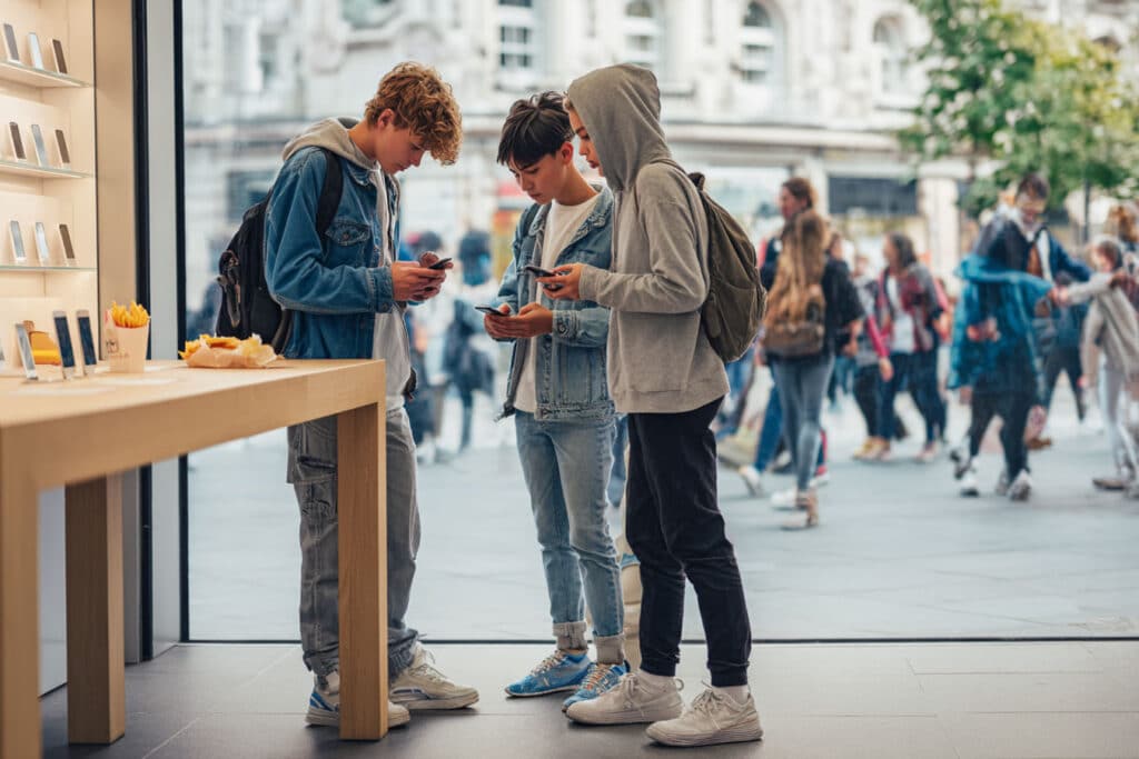 ados budget entre fast food et apple