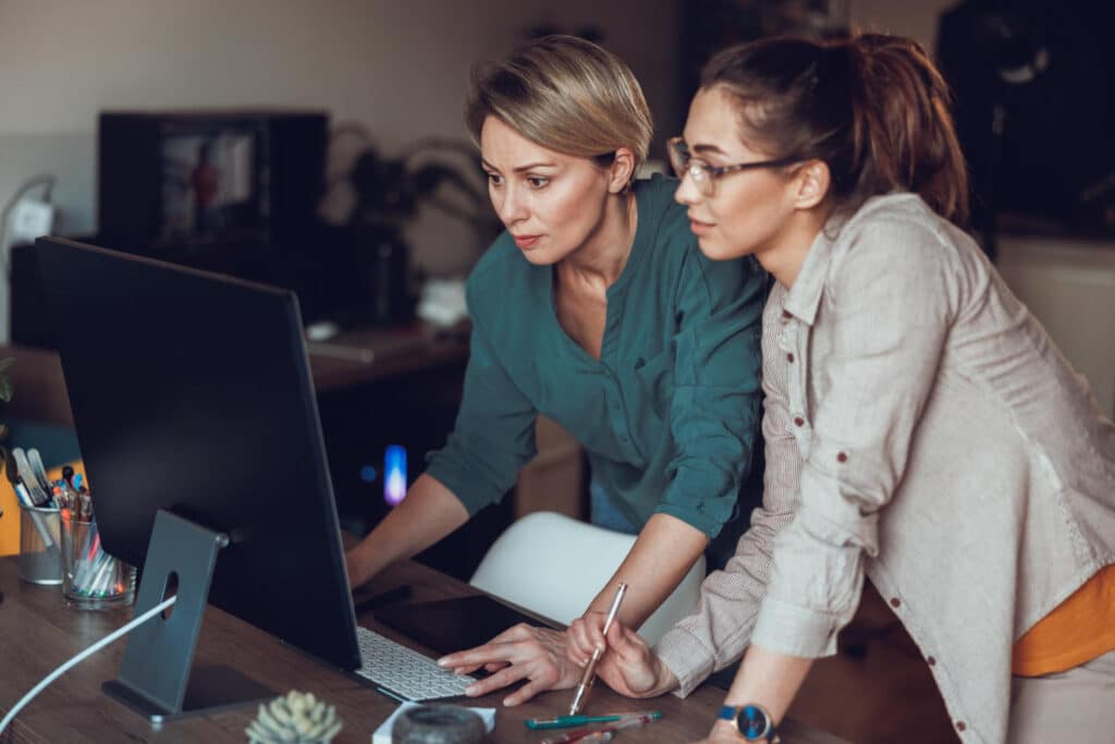 femmes en tech travaillant dur